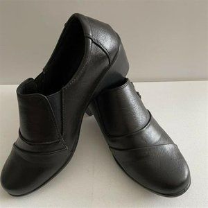 Air Flex Women's Black Slip-Ons with Heels Size 9.5W